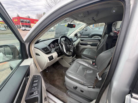 2012 Volkswagen Routan