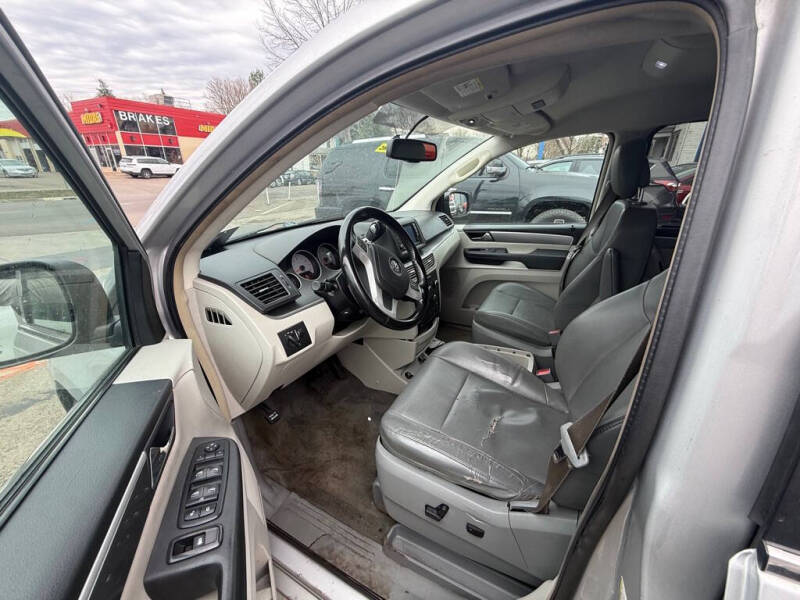 2012 Volkswagen Routan