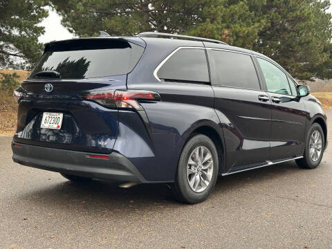 2025 Toyota Sienna XLE 7-Passenger