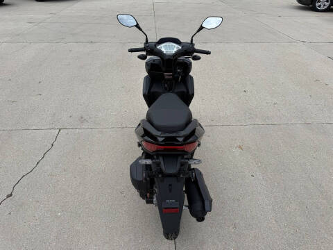 2025 Wolf V12 200i