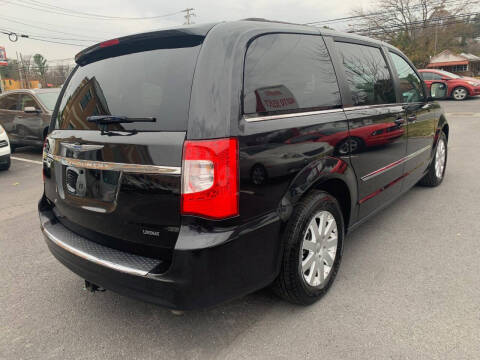 2016 Chrysler Town and Country Touring