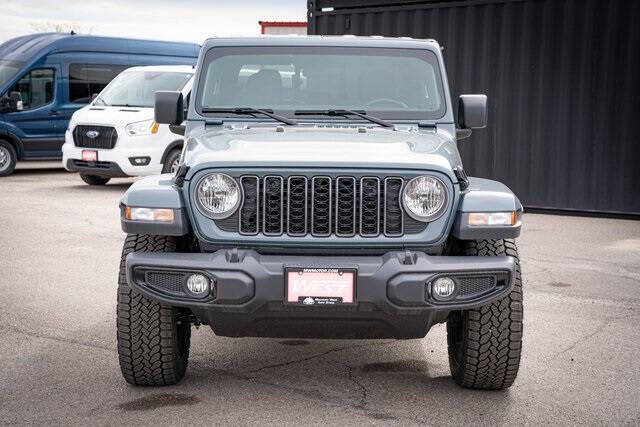 2025 Jeep Gladiator NightHawk