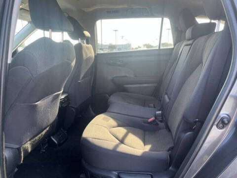 2022 Toyota Highlander LE