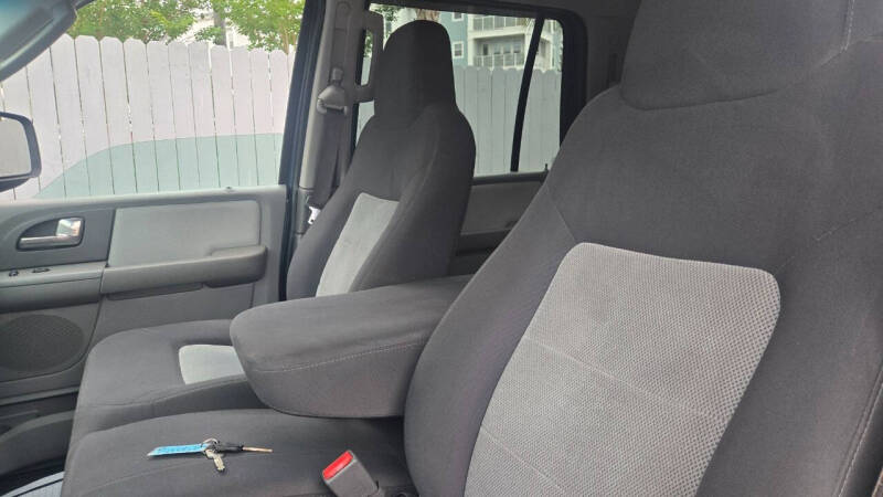 2004 Ford Expedition XLS