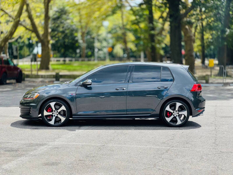 2017 Volkswagen Golf GTI Sport
