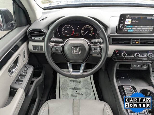 2023 Honda Pilot EX-L w/Rear Captain's Chairs