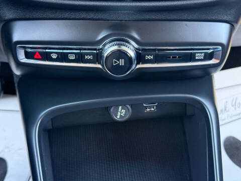 2022 Volvo XC40 T5 Momentum