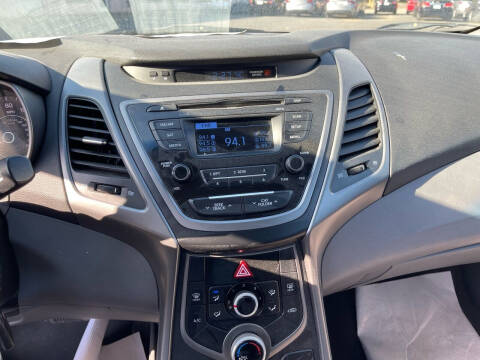 2015 Hyundai Elantra SE