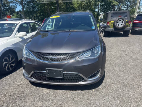 2017 Chrysler Pacifica Touring-L