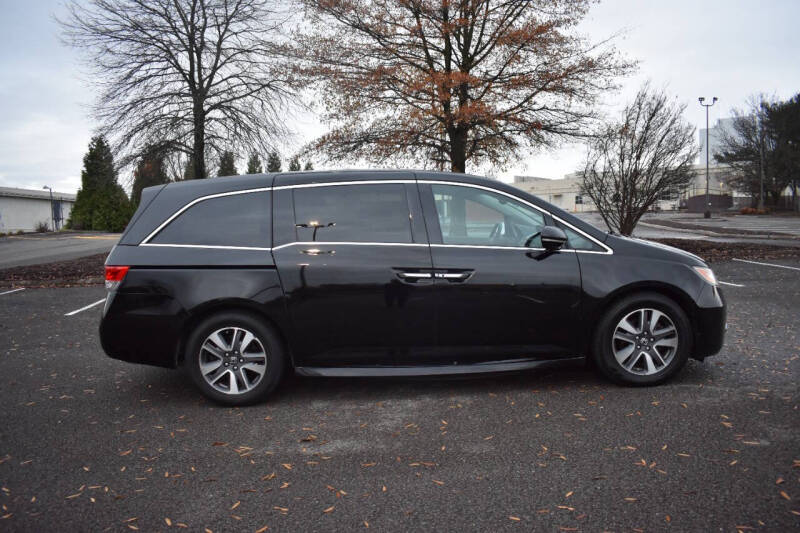 2016 Honda Odyssey Touring photo 9