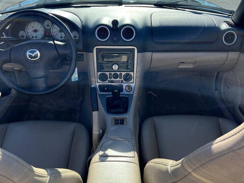 2005 Mazda MX-5 Miata