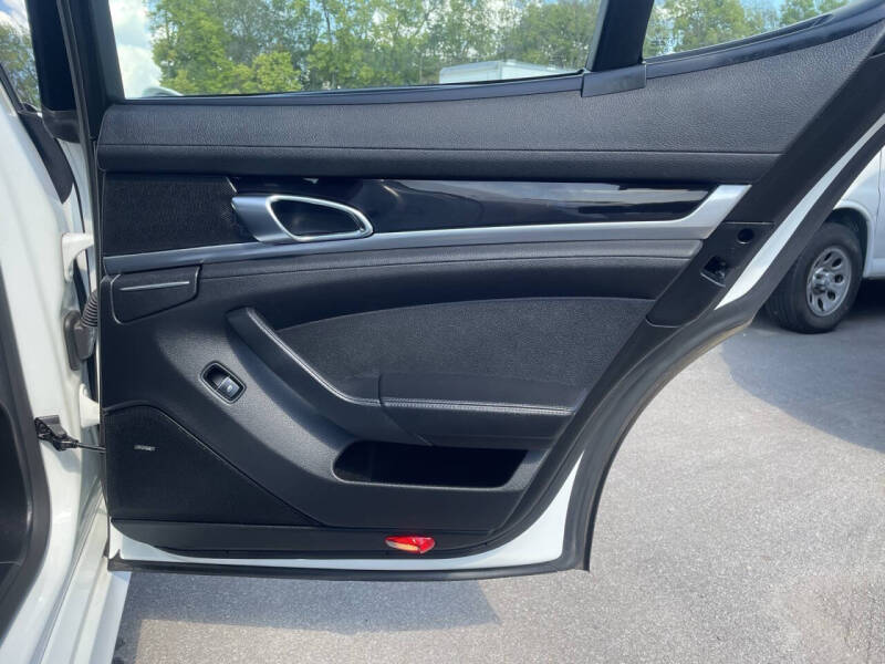 2016 Porsche Panamera