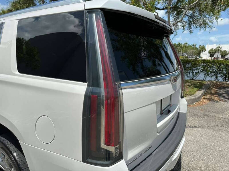 2017 Cadillac Escalade Standard