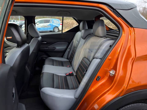 2023 Nissan Kicks SR