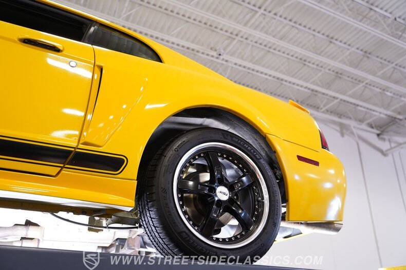 2004 Ford Mustang GT Deluxe