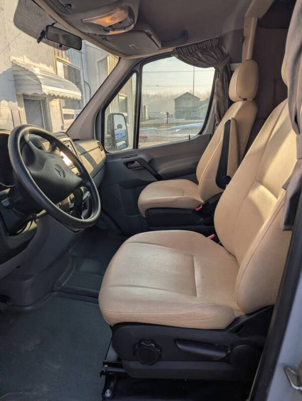 2012 Leisure Travel S24CB