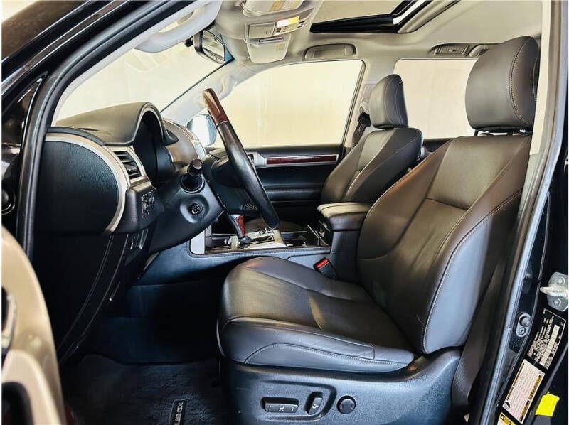 2019 Lexus GX PREMIUM photo 23