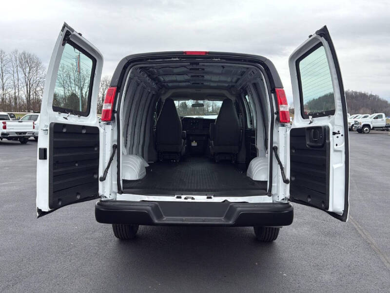 2024 Chevrolet Express 2500