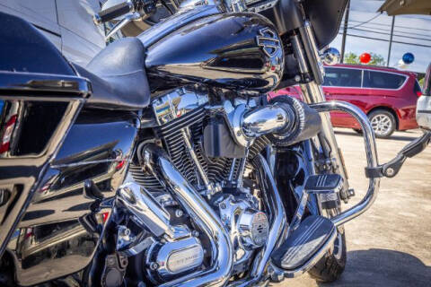 2011 Harley-Davidson FLHXI