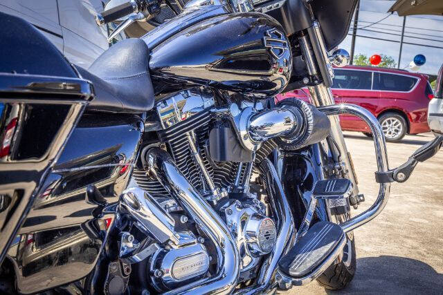 2011 Harley-Davidson FLHXI