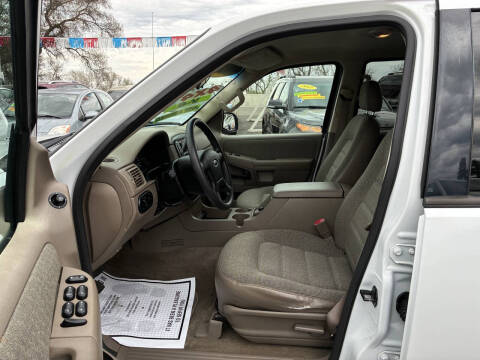 2004 Ford Explorer XLS