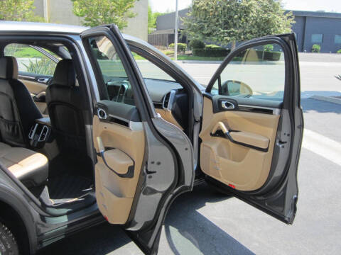 2014 Porsche Cayenne Platinum