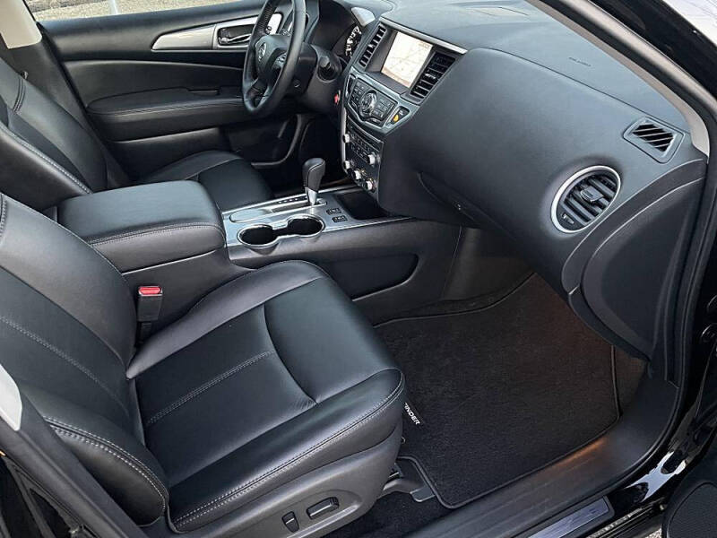 2020 Nissan Pathfinder SL