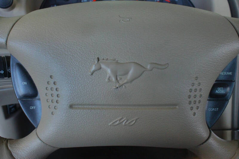 2003 Ford Mustang