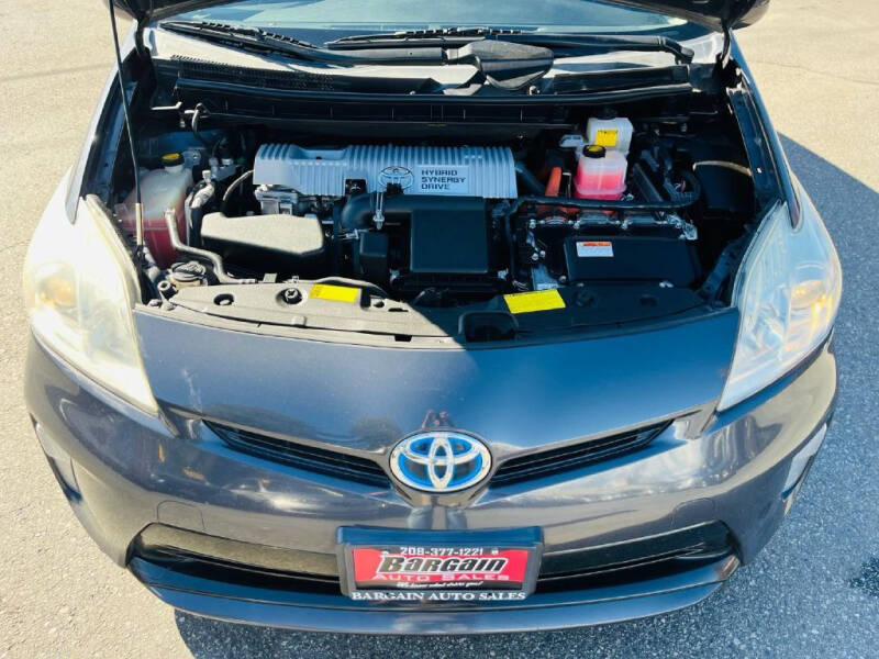 2013 Toyota Prius Two photo 11