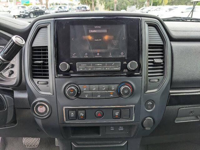 2022 Nissan Titan 18