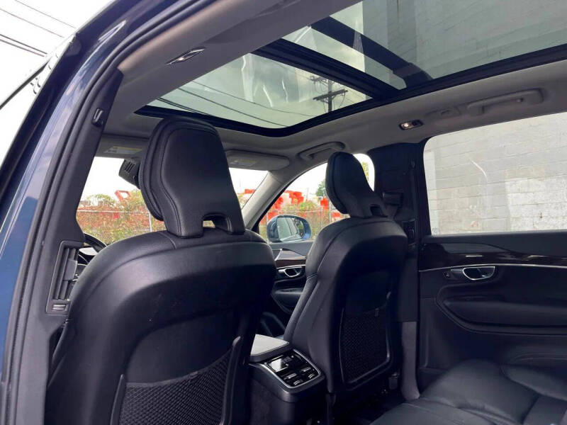 2019 Volvo XC90 T6 Momentum