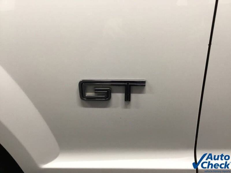2005 Ford Mustang GT Deluxe