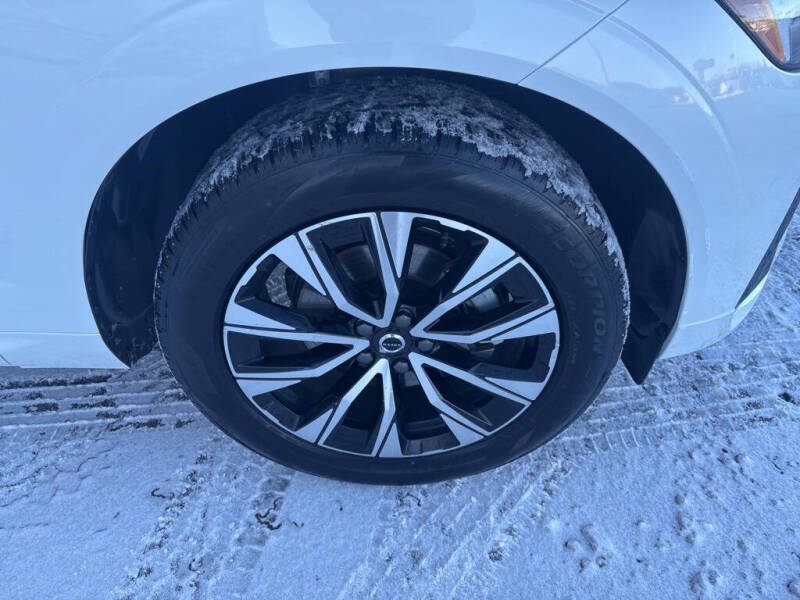 2025 Volvo XC60 B5 Core Dark Theme