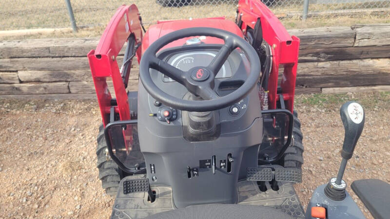 2025 Mahindra 1635 Shuttle