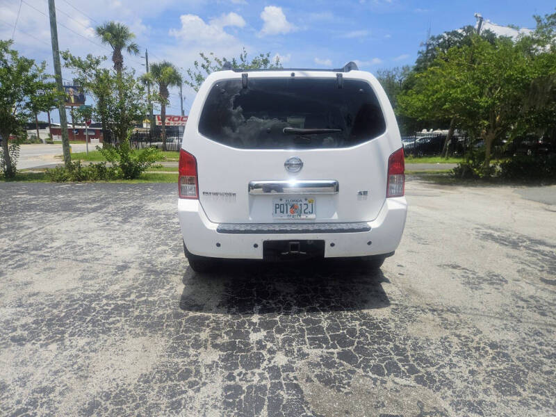 2005 Nissan Pathfinder SE