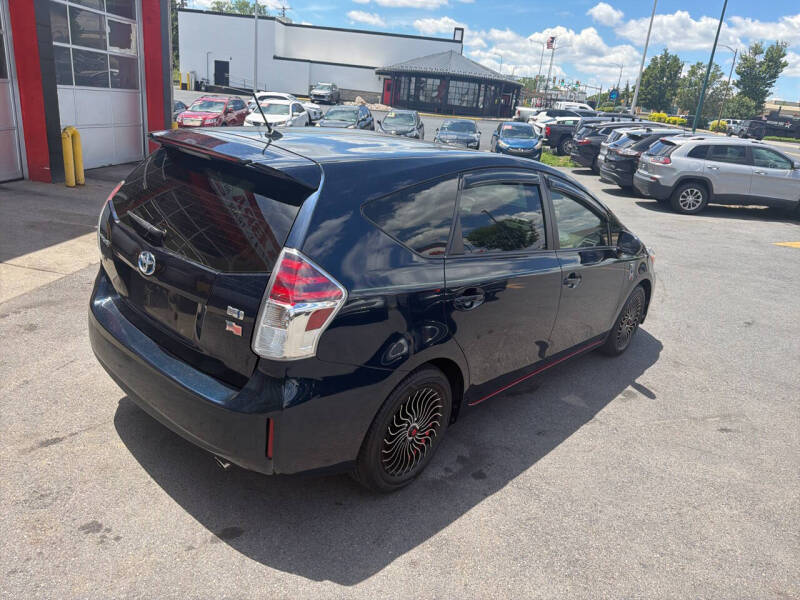 2017 Toyota Prius v Two