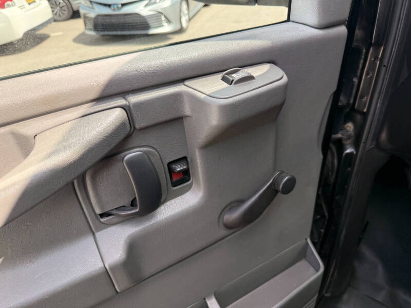 2010 GMC Savana LS 1500