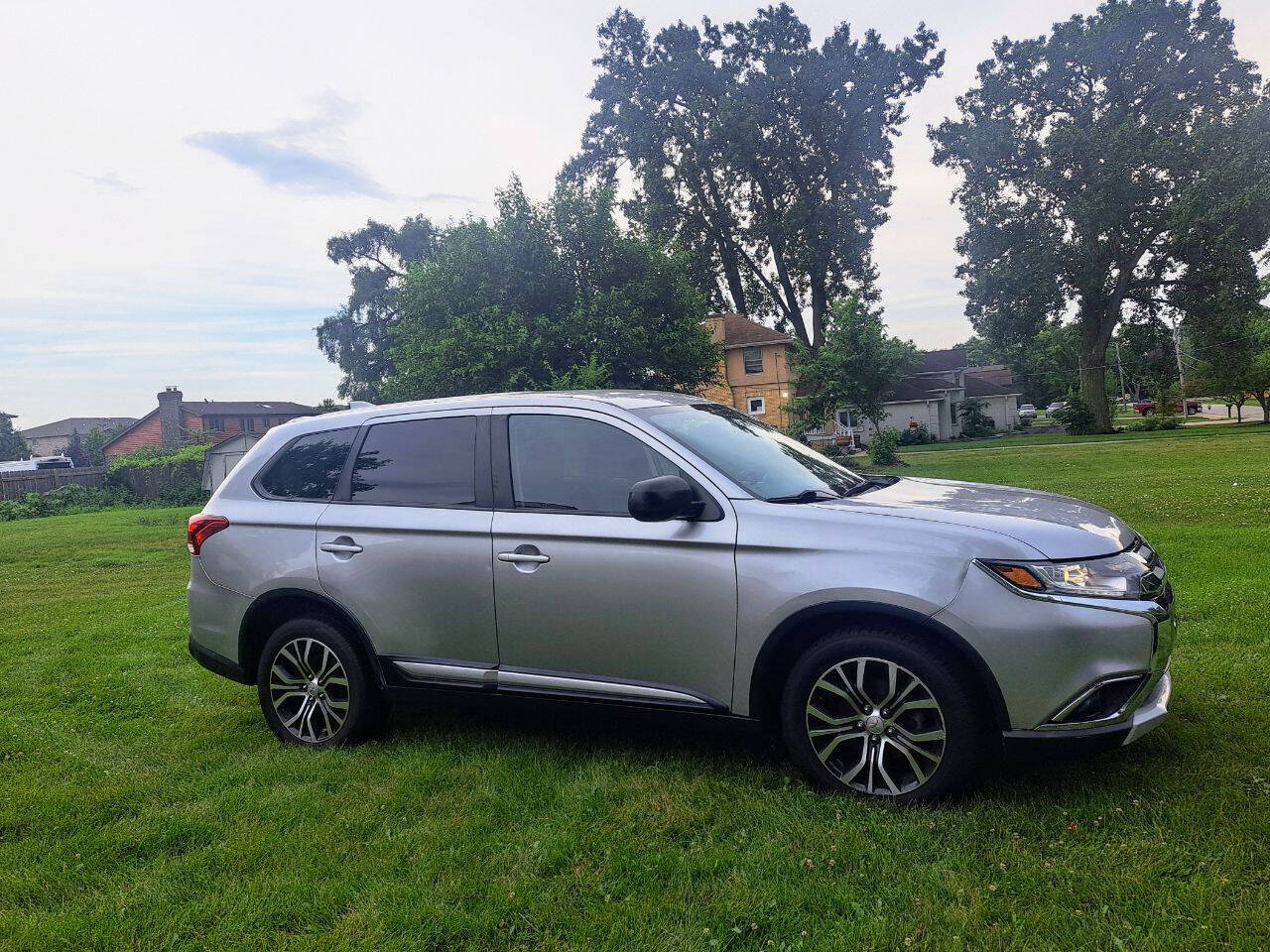 Silver 2018 Mitsubishi Outlander ES AWD ES 4dr SUV 2