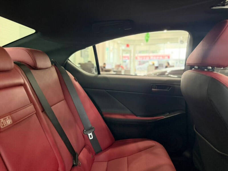 2023 Lexus IS 300