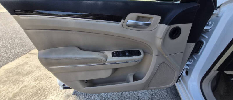 2011 Chrysler 300