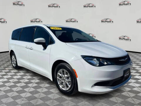 2022 Chrysler Voyager LX