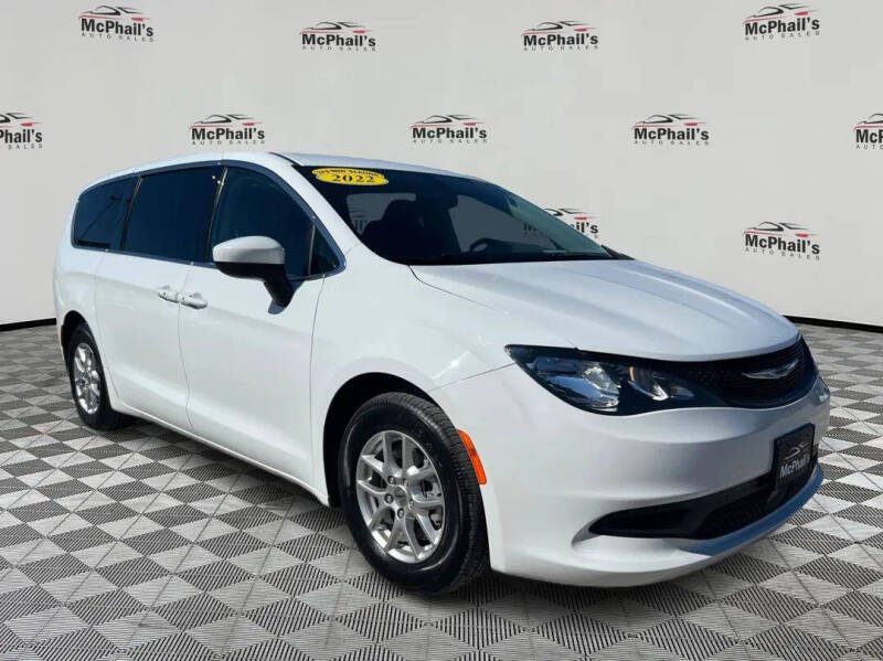 2022 Chrysler Voyager LX