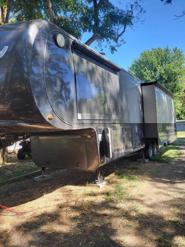 2012 Dynamax Trilogy