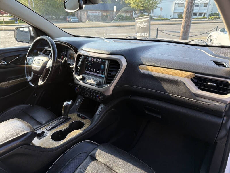 2017 GMC Acadia Denali