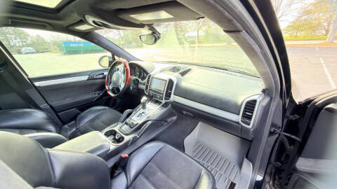 2013 Porsche Cayenne GTS