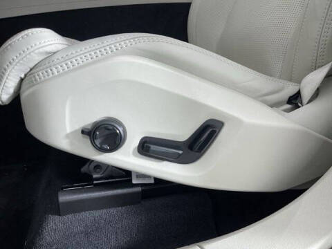 2025 Volvo XC60 B5 Ultra Dark Theme