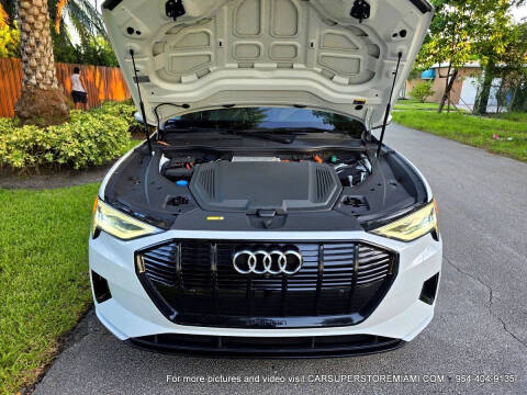 2021 Audi e-tron quattro Premium