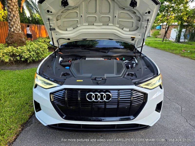 2021 Audi e-tron quattro Premium