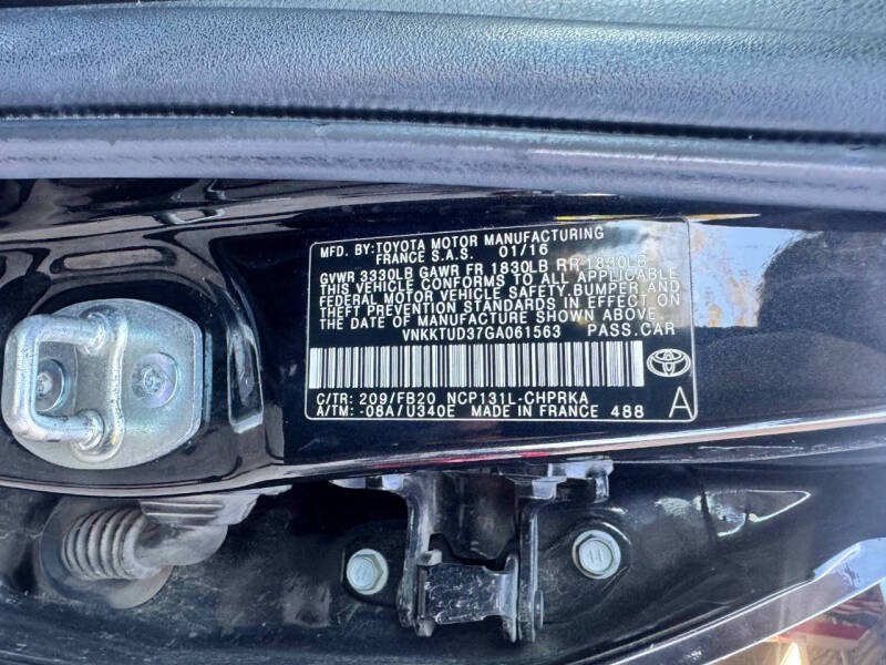 2016 Toyota Yaris 5-Door LE