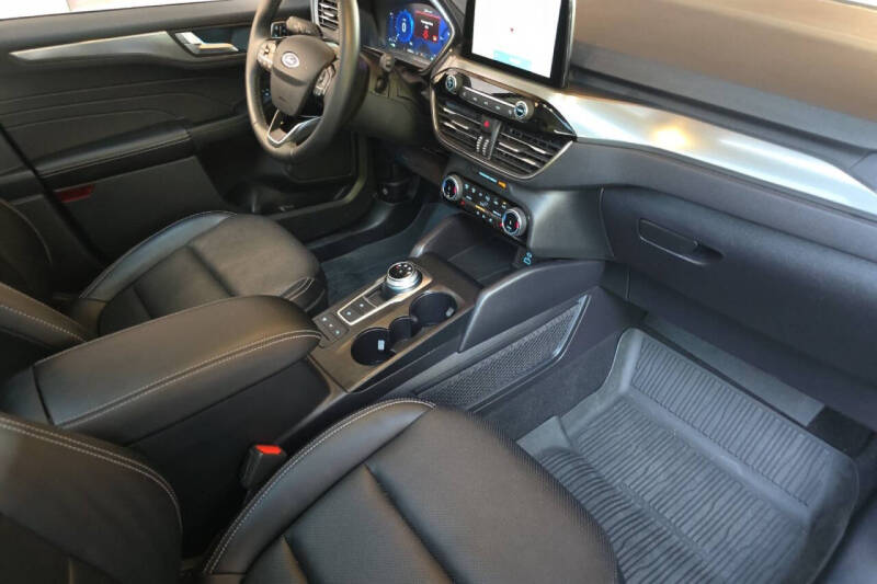 2022 Ford Escape Plug-In Hybrid Titanium